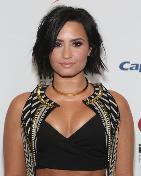 Demi Lovato, nu mai este "solo"! Și-a tras iubit nou și celebru