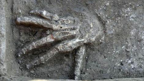 Descoperire macabră! Arheologii au dat peste un cimitir vechi de 7.000 de ani: Mormintele, rămase intacte, sunt înspăimântătoare! (VIDEO)