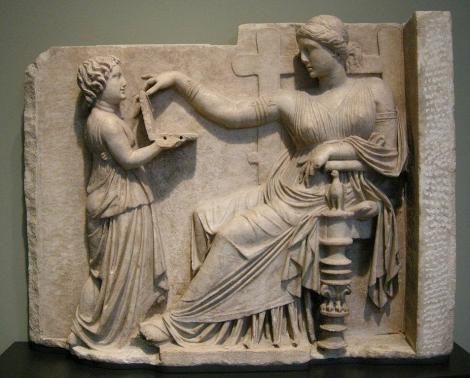 Aveau laptop în Grecia Antică! O sculptură veche de 2100 de ani pune internetul pe jar! Tot mai mulți cred acum că există călătorii în timp!