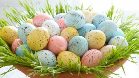 Vrei să îţi impresionezi musafirii de Paşte? Atunci trebuie să afli aceste metode originale de vopsire a ouălor
