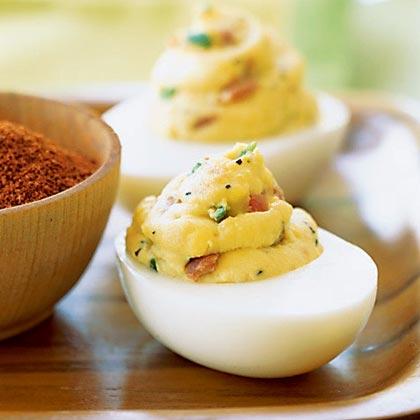 VIDEO! Regal de bunătăți de Paște: Cum faci cele mai delicioase și simple ouă umplute