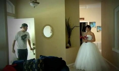 După șapte ani, a îmbrăcat rochia de mireasă pe care o purtase la nuntă Soțul ei a avut o reacție încredibilă
