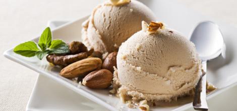 E vară, de aceea ai nevoie de un desert răcoros! Cum prepari cea mai delicioasă înghețată la tine acasă
