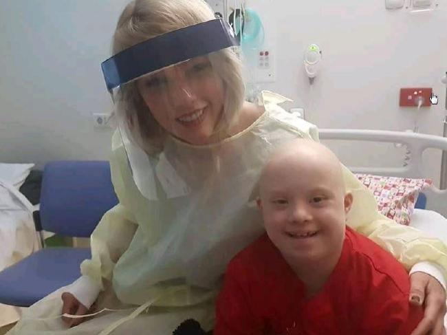 Gest emoționant! Artista americană Taylor Swift a vizitat mai mulți copii grav bolnavi, dintr-un spital din Australia: "Un înger printre noi!"