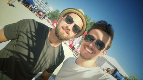 Câștigătorul primului sezon X Factor ne-a vizitat pe plaja de la Neatza: "Te iubesc cât 2". Cântă Andrei Leonte!