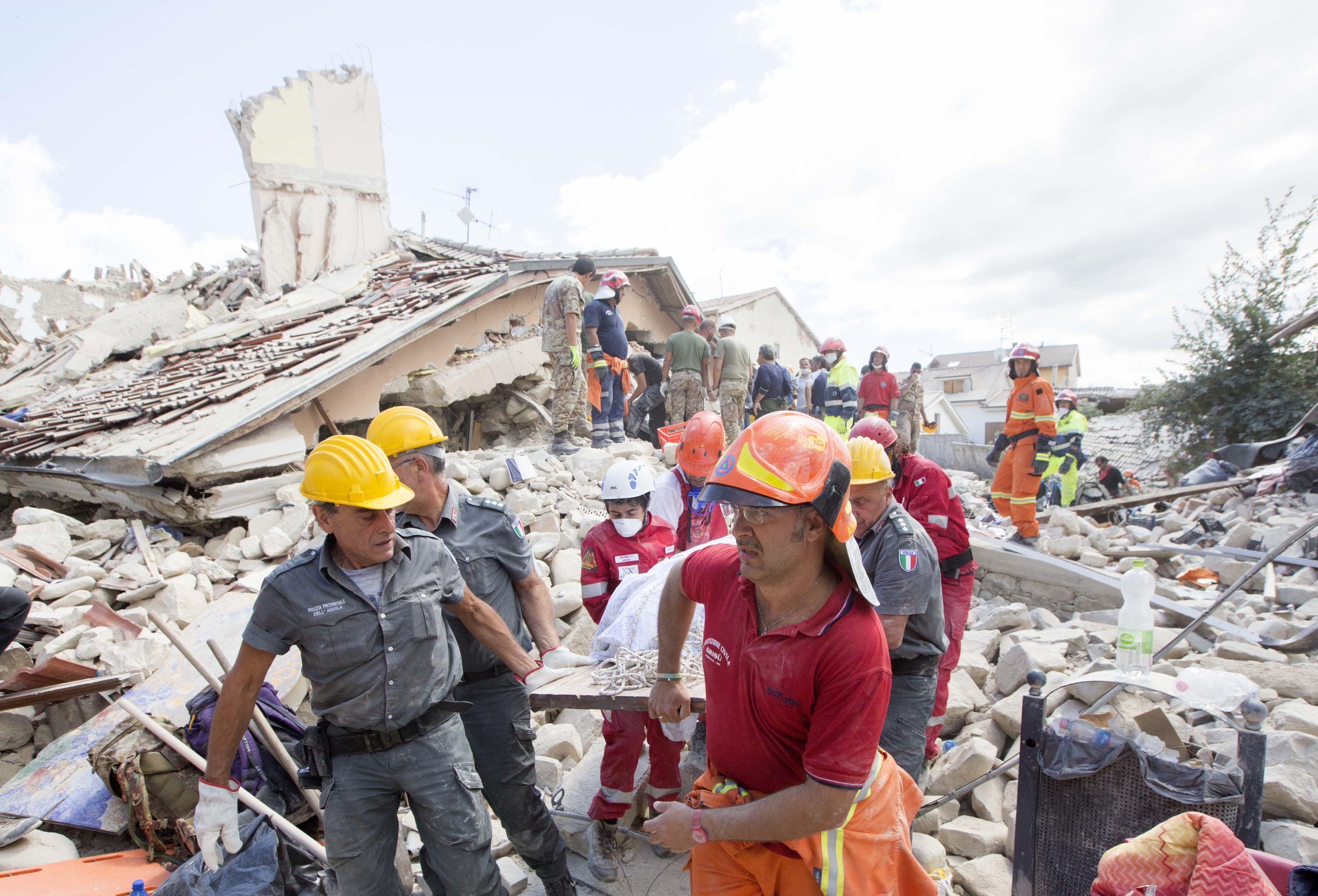Mai mulți copii români au rămas orfani în urma cutremurului din Italia