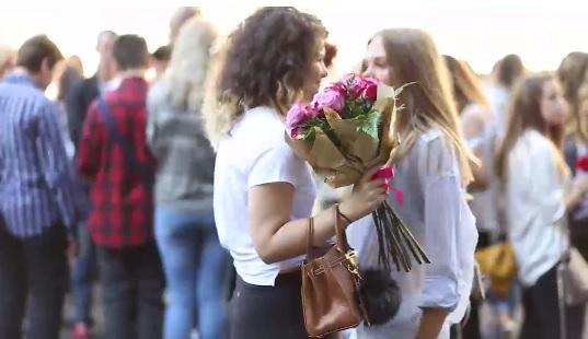 VIDEO ”de firmă”! Cum s-au îmbrăcat elevii unui liceu de fițe din Capitală, în prima zi de școală