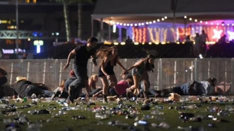 VIDEO cu puternic impact emoțional! Momentul în care se trage în oameni, cu mitraliera, în timpul concertului din Las Vegas