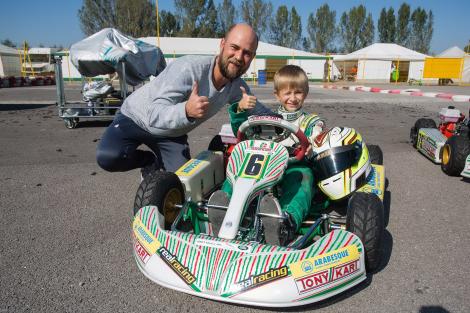 Fiul lui Cosmin Seleşi a participat la Campionatul Naţional de Karting. Prezentatorul Antenei 1 a fost foarte emoţionat: "Am şi lăcrimat un pic"