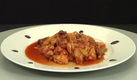 Tigaie picantă, un preparat cu multă carne și legume