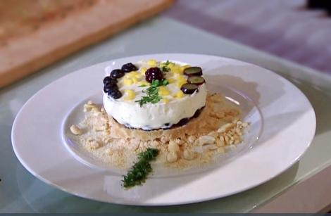 Cheesecake cu alune de pădure, ananas și afine. Un desert rapid cu o combinație demențială de arome: scorțișoară și mentă.