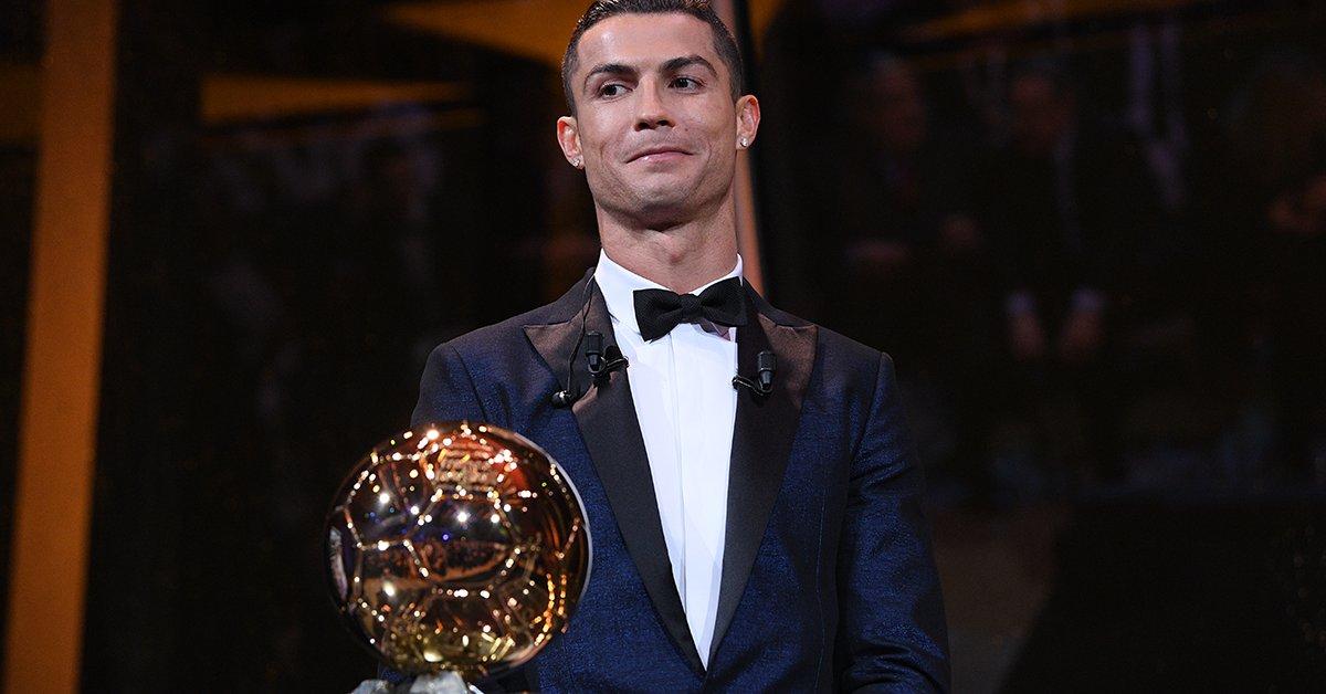 BREAKING NEWS! A fost acordat Balonul de Aur 2017! Cristiano Ronaldo l-a învins pe Lionel Messi și a ajuns la 5 trofee!