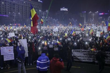 Jumatate de milion de români au fost  în stradă! OUG 13, abrogată, însă manifestanții au mai protestat
