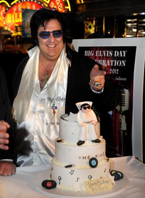 Elvis n-a murit, Elvis trăiește! ”Cu 408 kilograme am cântat pentru 200.000 de persoane! Linda, logodnica Regelui, a plâns!”