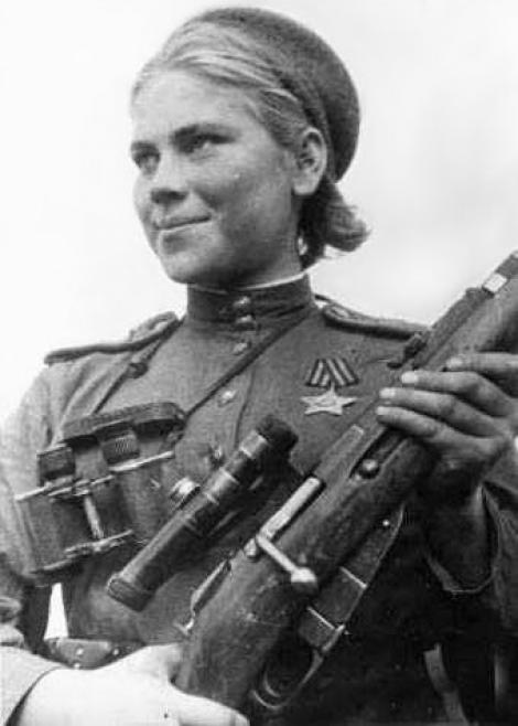 În doar 10 luni a făcut 54 de victime! ”Lunetista Sovietică”, eroina care a luptat până în ultima zi a vieţii