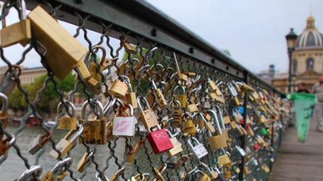 Ți-ai pus lăcățel pe Pont des Arts din Paris? Trebuie să știi unde va ajunge dovada „jurământului” vostru de iubire, lăsat în Capitala Dragostei