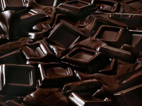 Nu o evitaţi! Ciocolata neagră are o mulţime de beneficii pentru sănătate! Cum ar trebui consumată?