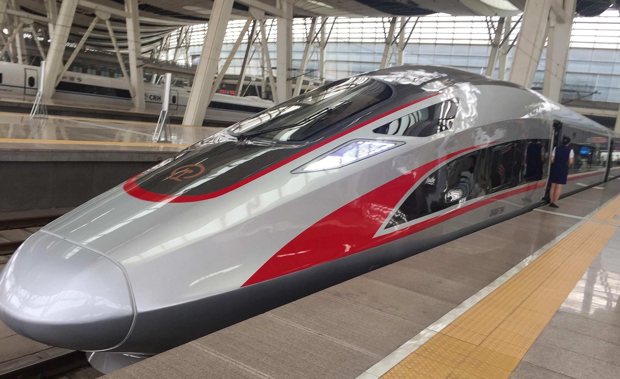 Сапсан развивает скорость. Пассажирский поезд Fuxing hao cr400af. Fuxing hao cr400af/bf. Китайские поезда ВСМ. Crh380a высокоскоростной поезд в Китае.