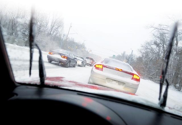 Atenție, șoferi! Zăpada s-a depus pe autostrăzi! Care este situația drumurilor