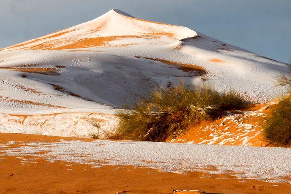 Fenomene Extreme A Nins In DeÈ™ertul Sahara Pentru Al Treilea An La Rand Totul E Acoperit De ZÄƒpadÄƒ Antena 1