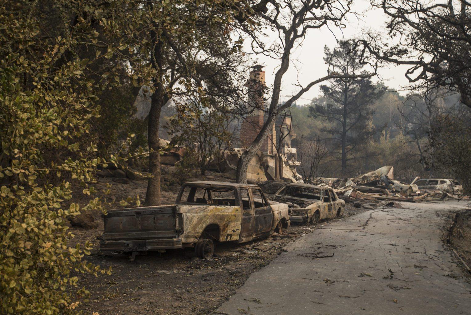 Ce rămâne în urma incendiilor din California, în care au murit 23 de persoane! Un oraș întreg a fost devastat de flăcări