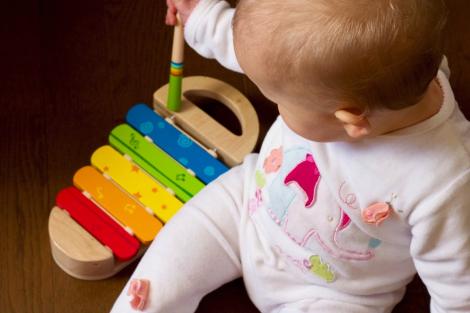 Instrumente muzicale de jucărie pe care le oferi cadou copiilor