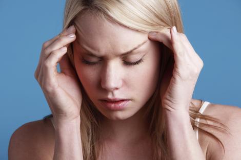 Nu te neglija! În spatele durerilor de cap se pot ascunde alte afecţiuni mai grave. Ce sfaturi ne dau medicii
