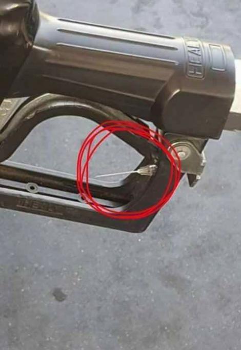 Fotografia care ALERTEAZĂ toată România: Pericol de ÎMBOLNĂVIRE la pompa de benzină: „SUNAȚI LA POLIȚIE de urgență!”