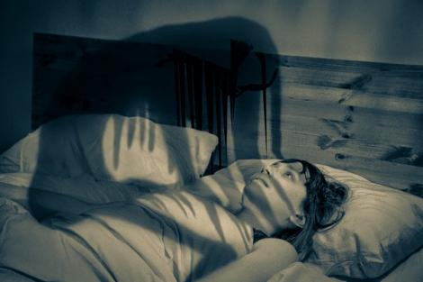 Pericolul uriaș la care suntem predispuși în timpul somnului! Toți putem PARALIZA