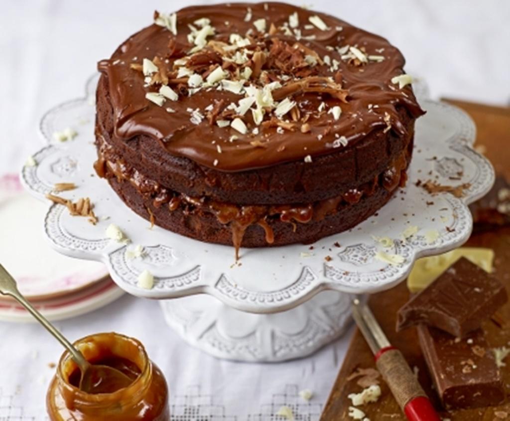 Tort cu ciocolată și caramel sărat. Rețeta lui Jamie Oliver Antena 1