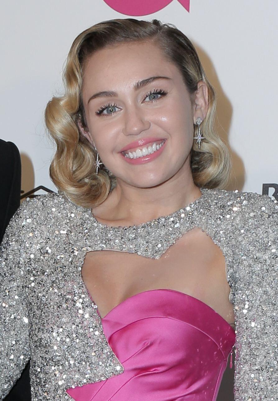 Miley Cyrus, acuzată de PLAGIAT! Un compozitor îi cere daune de 300 de milioane de dolari. Care este piesa "furată"