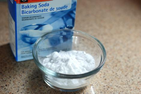 Beneficiile bicarbonatului de sodiu. 5 motive să nu îți lipsească din casă