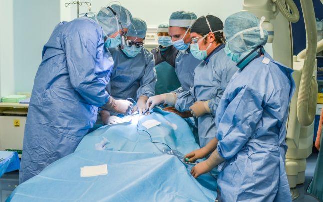 18 ani de la inaugurarea primului centru de transplant mădular din România. ,,Sute de vieţi au fost salvate de atunci”. Aproape 30% dintre bolnavi fac transplant în străinătate, apoi vin la Institutul Fundeni pentru evaluare şi tratament.
