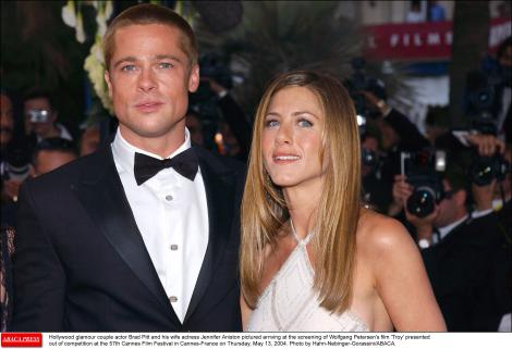 Nu mai pot nega! După 13 ani, Jennifer Aniston şi Brad Pitt sunt din nou împreună. Fanii celor doi actori sunt în al nouălea cer. George Clooney, "vinovat" pentru împăcare!