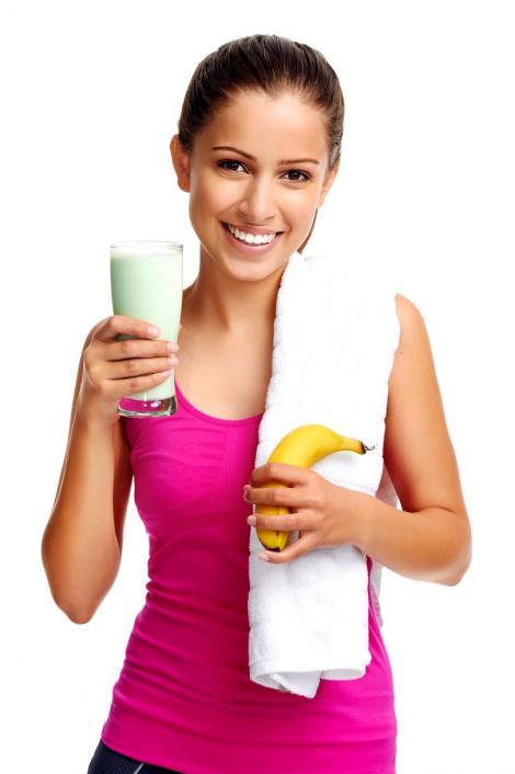 Bei și slăbești un kilogram pe zi! Dieta rapidă cu lapte și banane, ținută de balerine și fotomodele de podium!