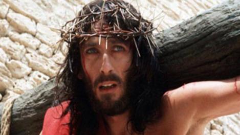 Cum arată Robert Powell, actorul cu chip angelic din ”Iisus din Nazaret”, la 73 de ani! Capodopera este la Antena 1, joi și vineri
