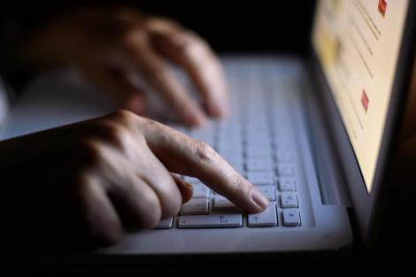 Un pirat cibernetic care a atacat grupul Yahoo a fost condamnat. Ce pedeapsă a primit