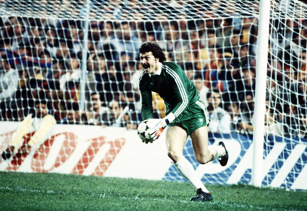 AS47 on X: 1️⃣ La 7 mai 1986, STEAUA câștiga cel mai important trofeu la  nivel european și singurul câștigat de o echipă din România, Cupa  Campionilor Europeni, atunci când o învingea