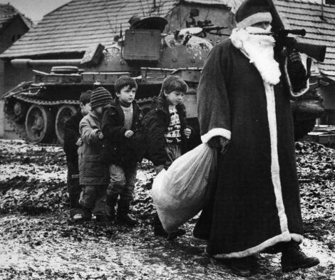 Moș Crăciun și prietenii săi. Vukovar, primul oraș distrus în totalitate după cel de-al Doilea Război Mondial. 1.982 de morți în două luni și jumătate