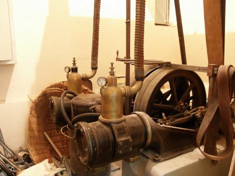 Minunea de la Castelul Peleș. Aspiratorul montat în 1901, funcționează și astăzi. ”Trage perfect, ca-n prima zi, acum 117 ani!”