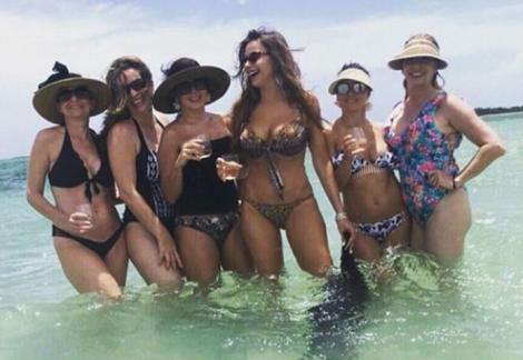Sofia Vergara, FABULOASĂ în bikini, la 46 de ani! Actrița a publicat imagini incredibil de sexi de la plajă – GALERIE FOTO