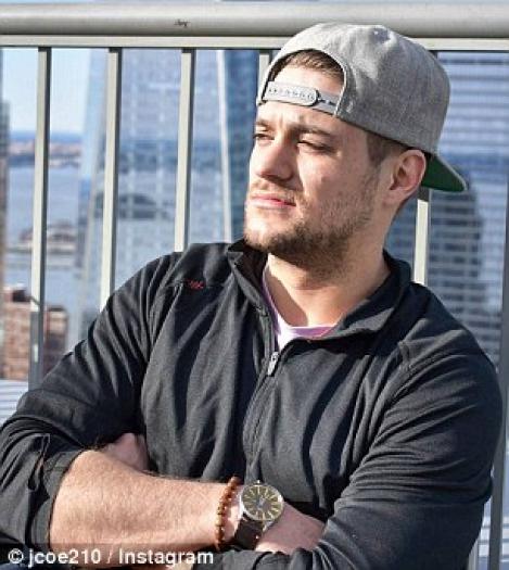 Un tânăr de 25 de ani, cunoscut pe Instagram, a murit! S-a prăbușit în gol, după ce a băut cu un prieten