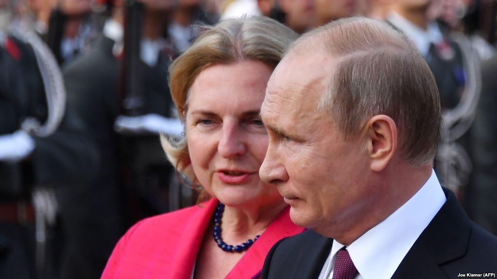 Cadoul de nuntă al lui Vladimir Putin pentru Ministrul de Externe al Austriei Karin Kneissl