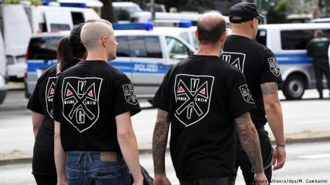 300 de militanți neonaziști au protestat la Stockholm!