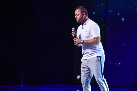 Ionuț a atins coarda sensibilă a juraților „X Factor”! Ștefan Bănică Jr. nu s-a mai putut abține și a luat-o pe Delia la un dans de senzație!