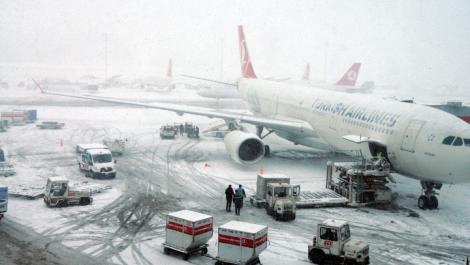 Zboruri anulate și întârzieri masive pe aeroporturile din țară din cauza vremii extrem de rea! Care sunt aeroporturile vizate