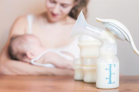 Ce legătură are laptele matern cu Brexitul. Autoritățile și-au exprimat îngrijorarea