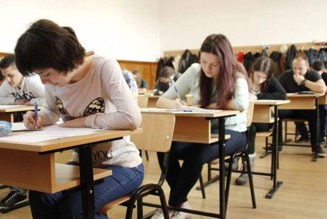 Elevii de liceu ar putea să susțină un nou examen! Anunțul neașteptat făcut de Ecaterina Andronescu