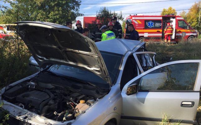 Accident cu șase victime în județul Bacău! Două autoturisme s-au lovit frontal