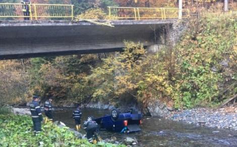 Accident pe Transfăgărășan! O tânără a căzut cu mașina de pe un pod